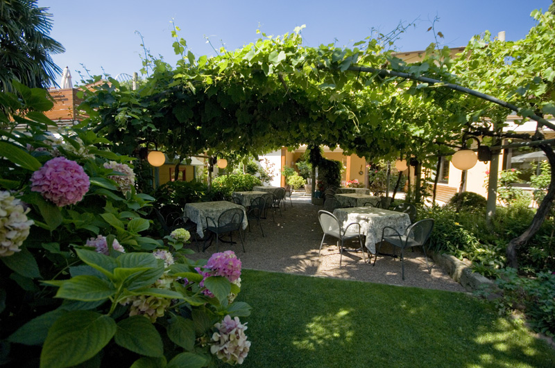 Garni Ischia's bicycle and kite cage