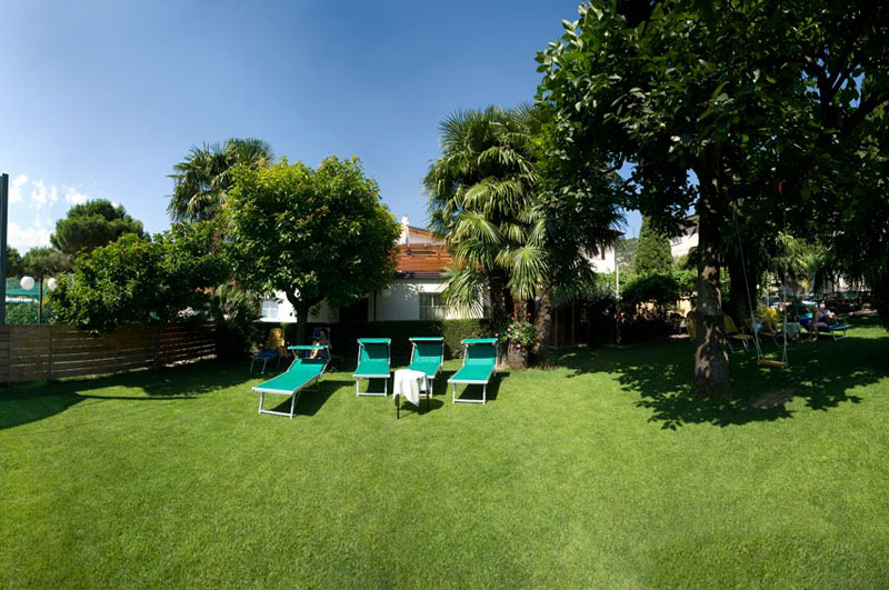 Garni ischia's garden and sunbeds